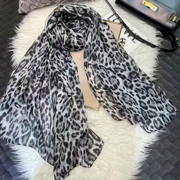 Ruta / Šal Leopard #2 Grey Scarf - slika 4